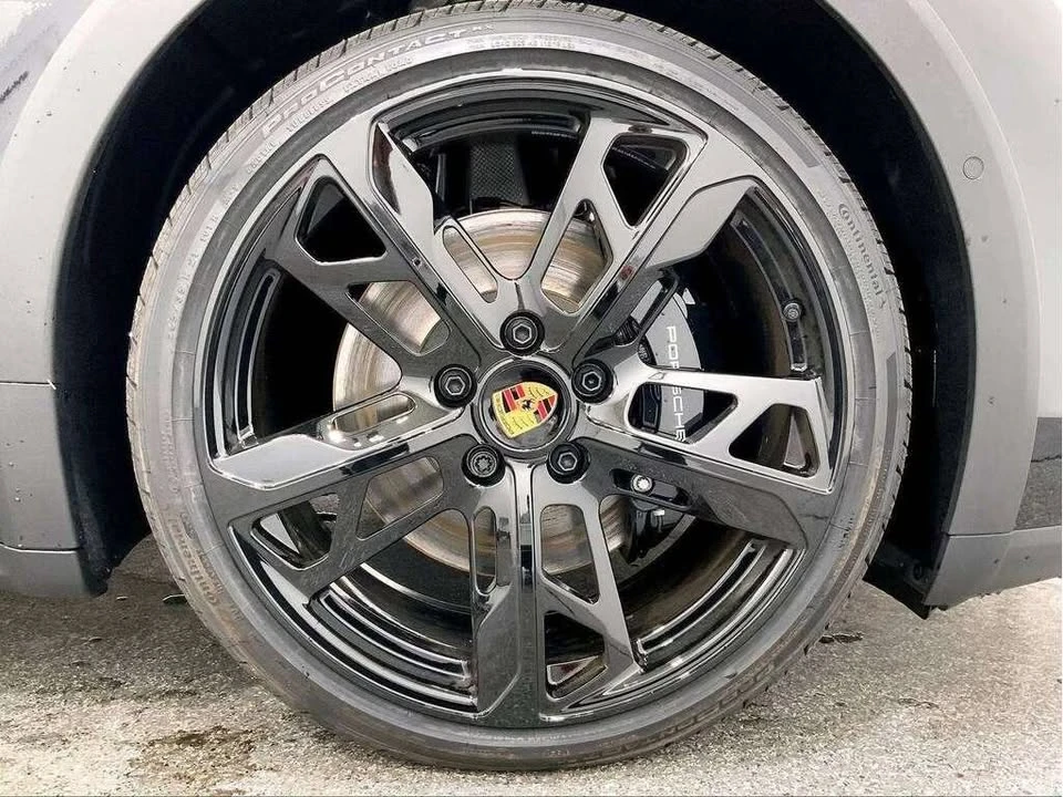 2025 Porsche Taycan - Image 18 of 20