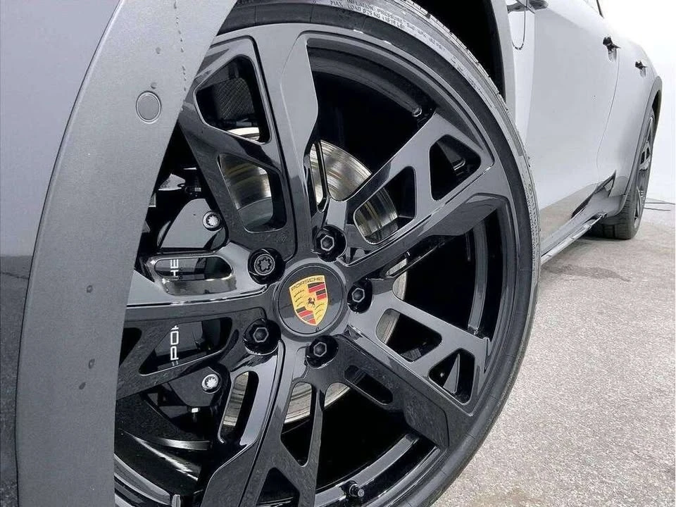 2025 Porsche Taycan - Image 16 of 20