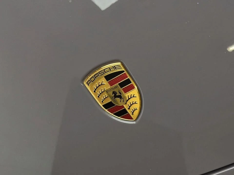 2025 Porsche Taycan - Image 10 of 10