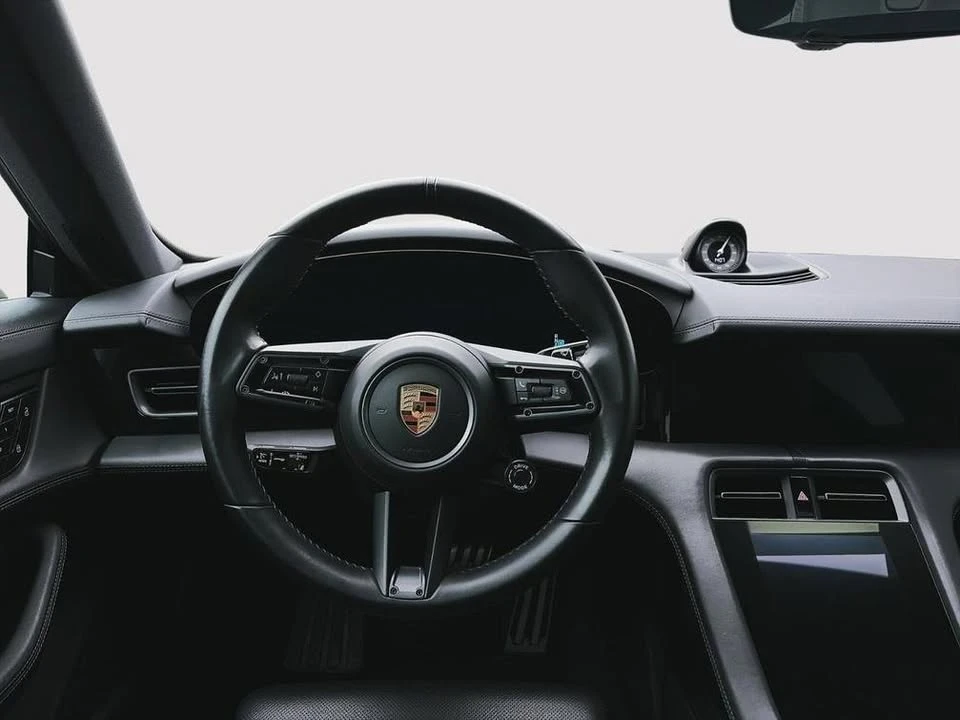 2025 Porsche Taycan - Image 4 of 10