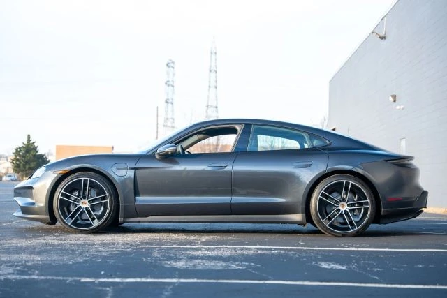 2025 Porsche Taycan - Image 8 of 18