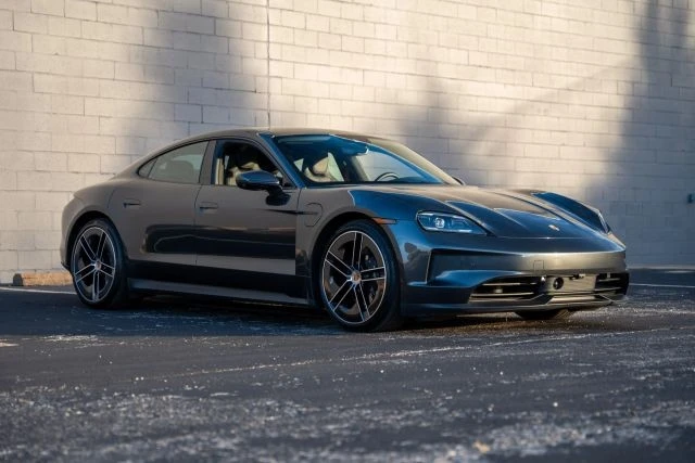2025 Porsche Taycan - Image 3 of 18