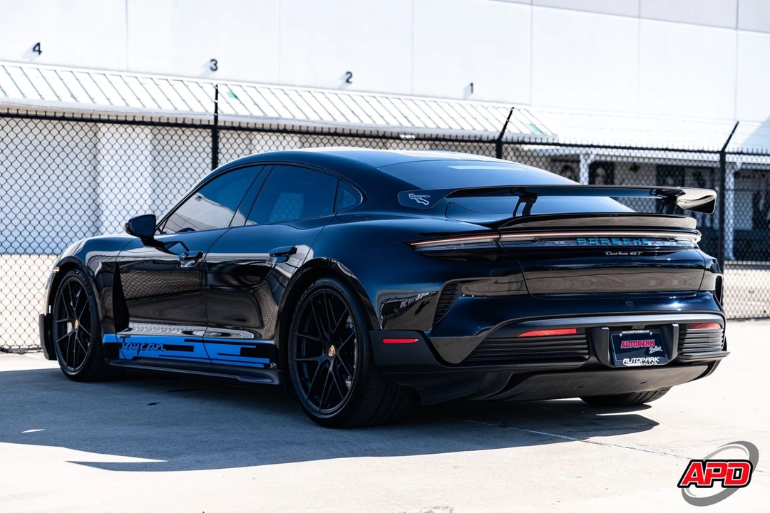 2025 Porsche - Image 10 of 12