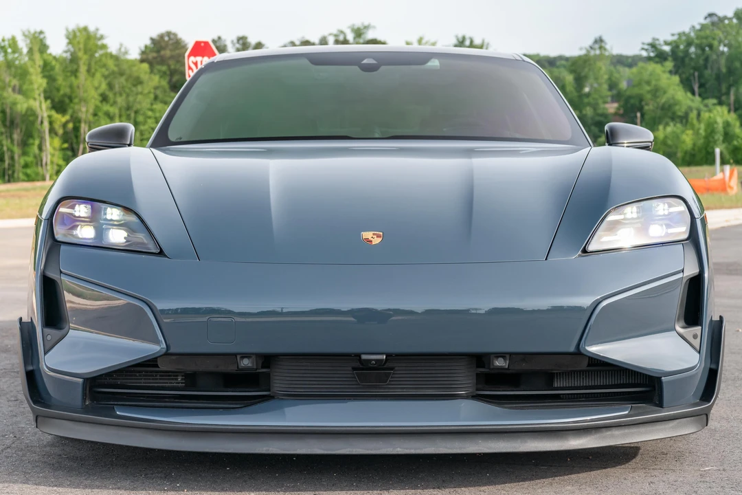 2025 Porsche Taycan Turbo GT - Image 10 of 31