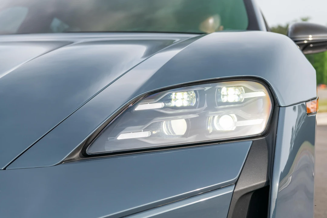 2025 Porsche Taycan Turbo GT - Image 12 of 31