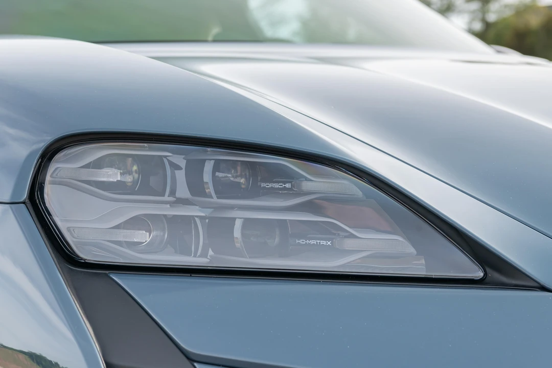2025 Porsche Taycan Turbo GT - Image 15 of 31