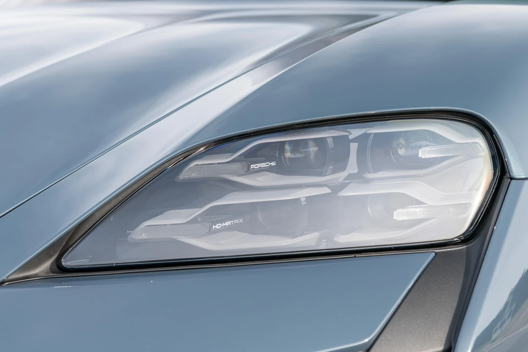 2025 Porsche Taycan Turbo GT - Image 16 of 31
