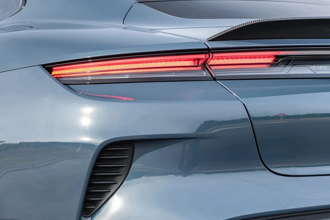 2025 Porsche Taycan Turbo GT - Image 17 of 31