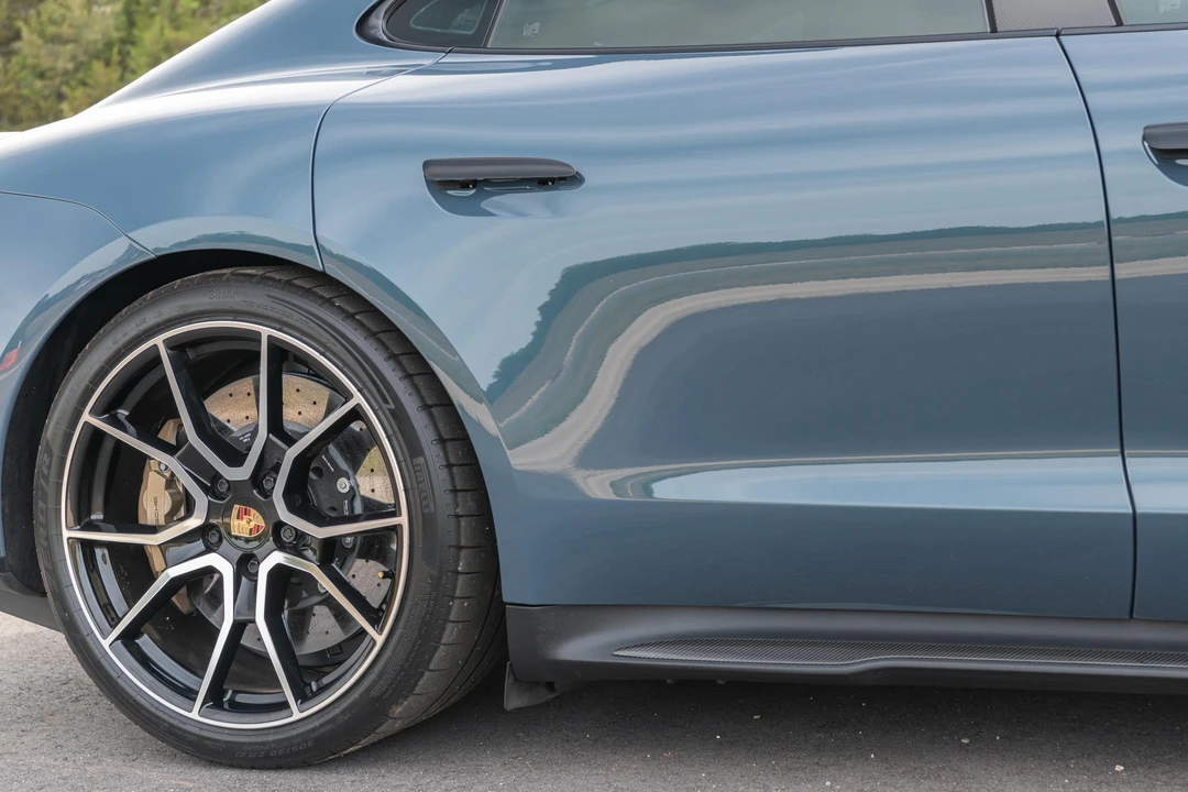 2025 Porsche Taycan Turbo GT - Image 29 of 31