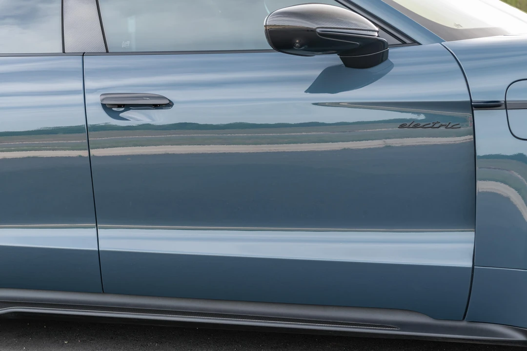 2025 Porsche Taycan Turbo GT - Image 30 of 31