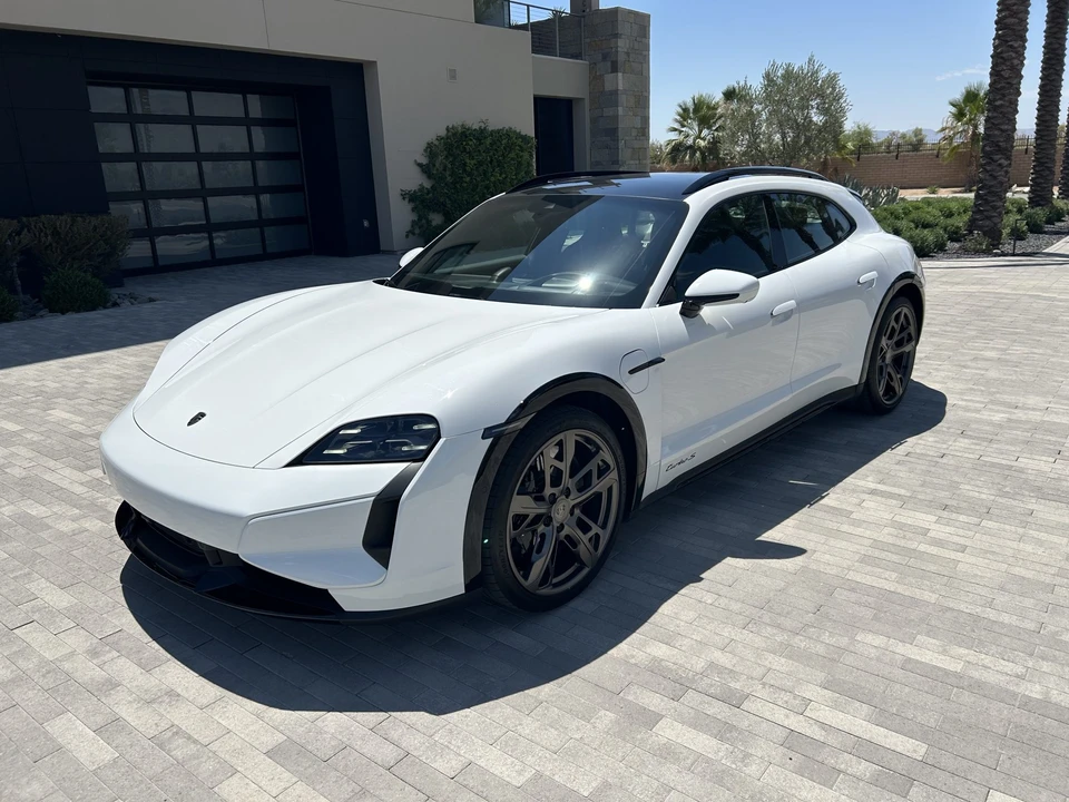 2025 Porsche Taycan Cross Turismo - Image 2 of 31