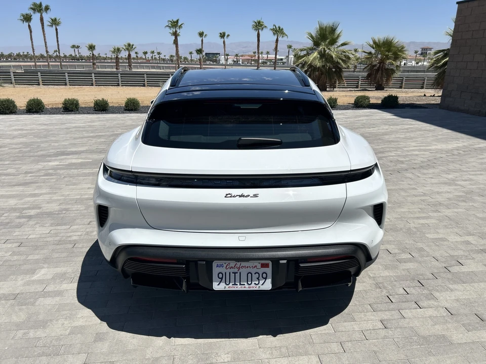 2025 Porsche Taycan Cross Turismo - Image 5 of 31
