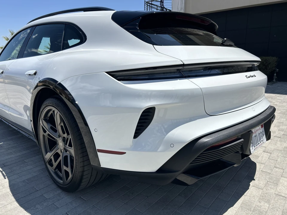 2025 Porsche Taycan Cross Turismo - Image 13 of 31