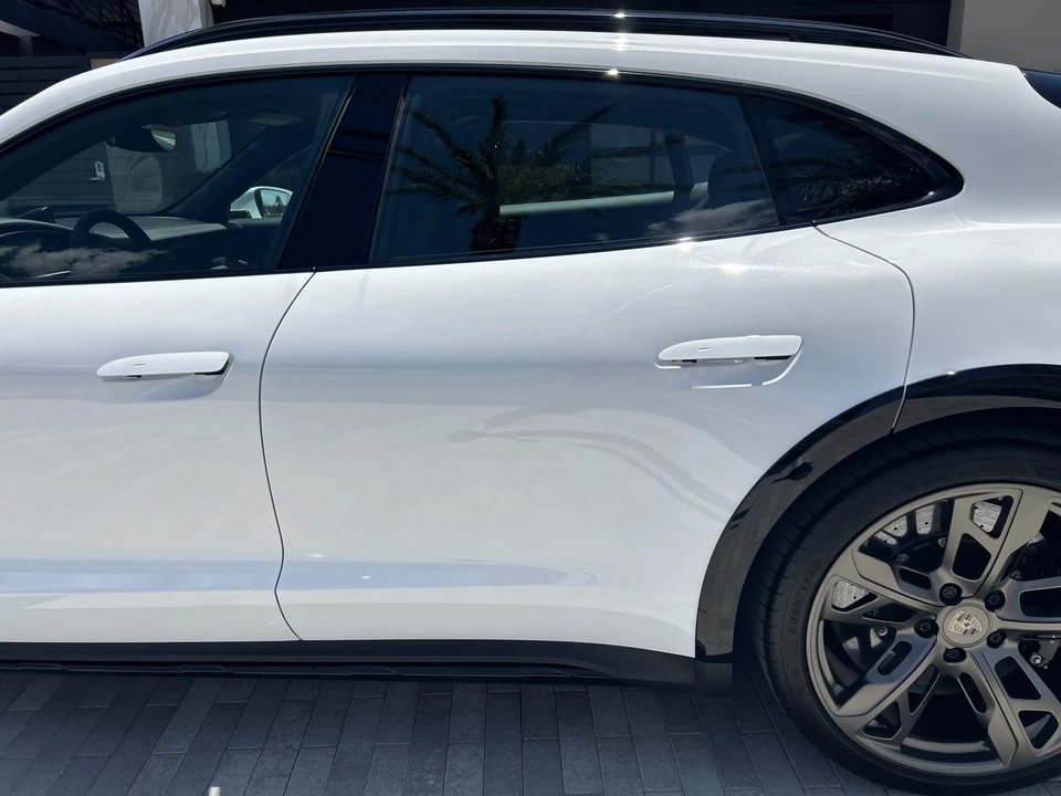 2025 Porsche Taycan Cross Turismo - Image 21 of 31