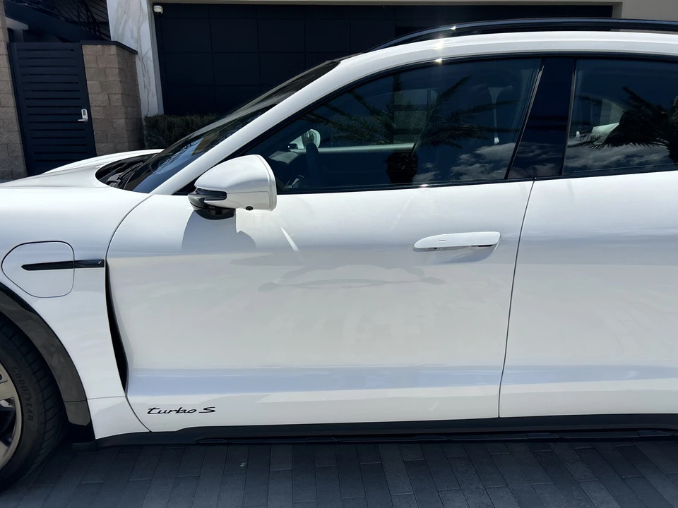 2025 Porsche Taycan Cross Turismo - Image 20 of 31