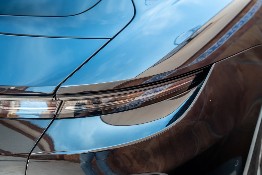 2025 Porsche Taycan Turbo S - Image 19 of 31