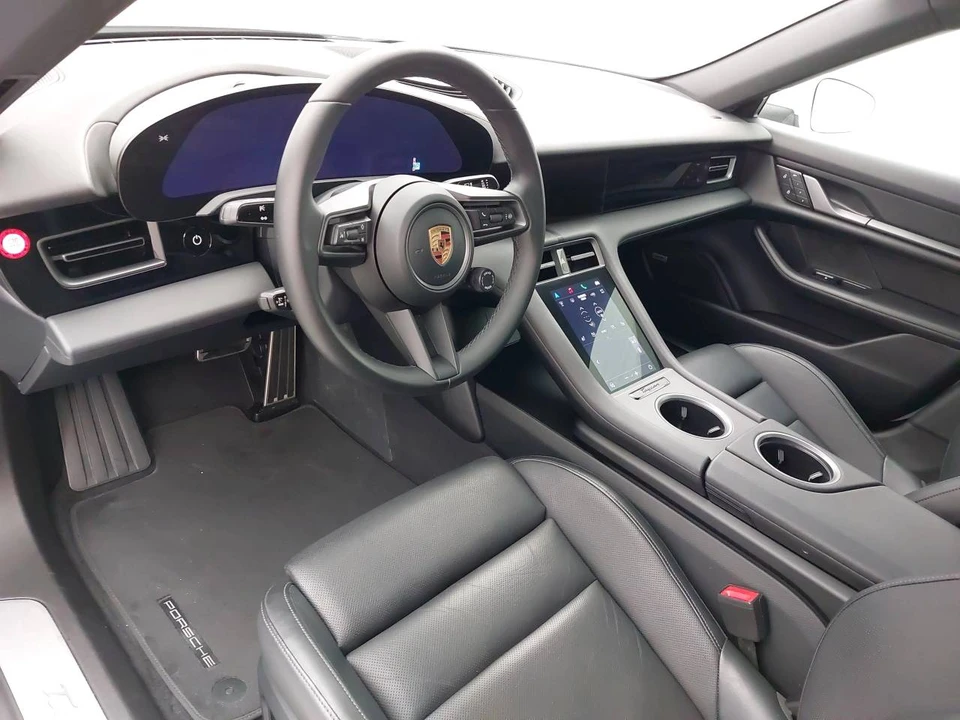 2025 Porsche Taycan - Image 4 of 4