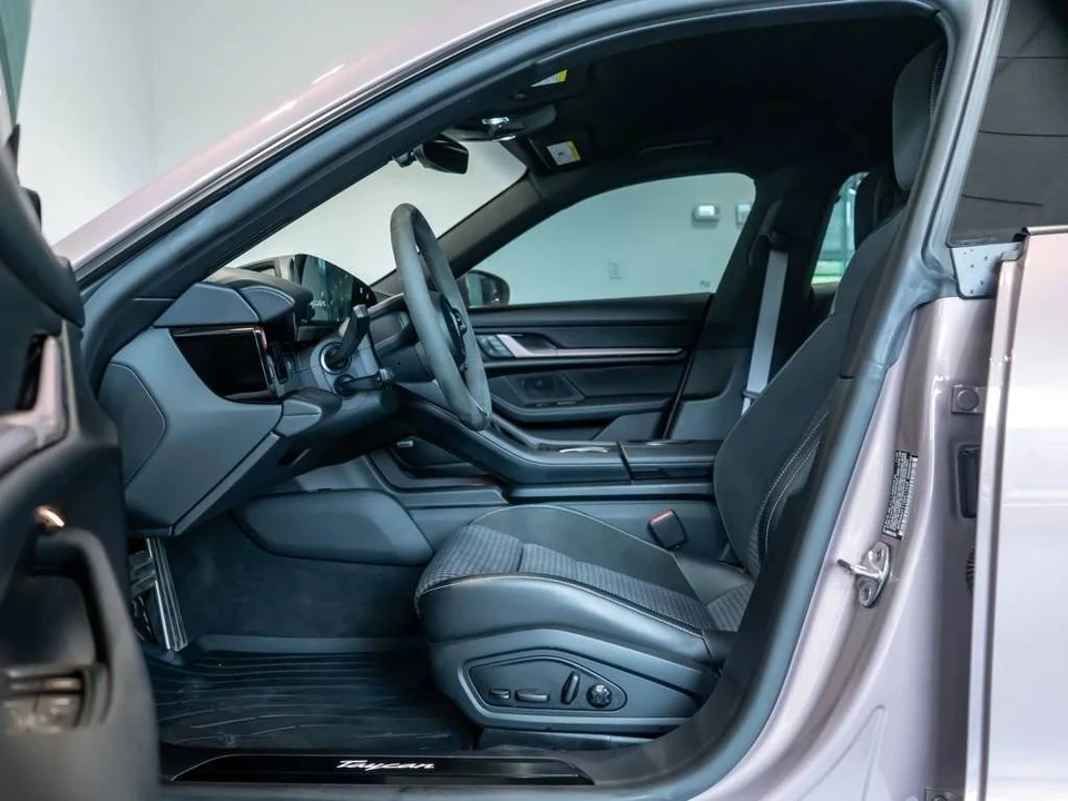 2025 Porsche Taycan - Image 5 of 5