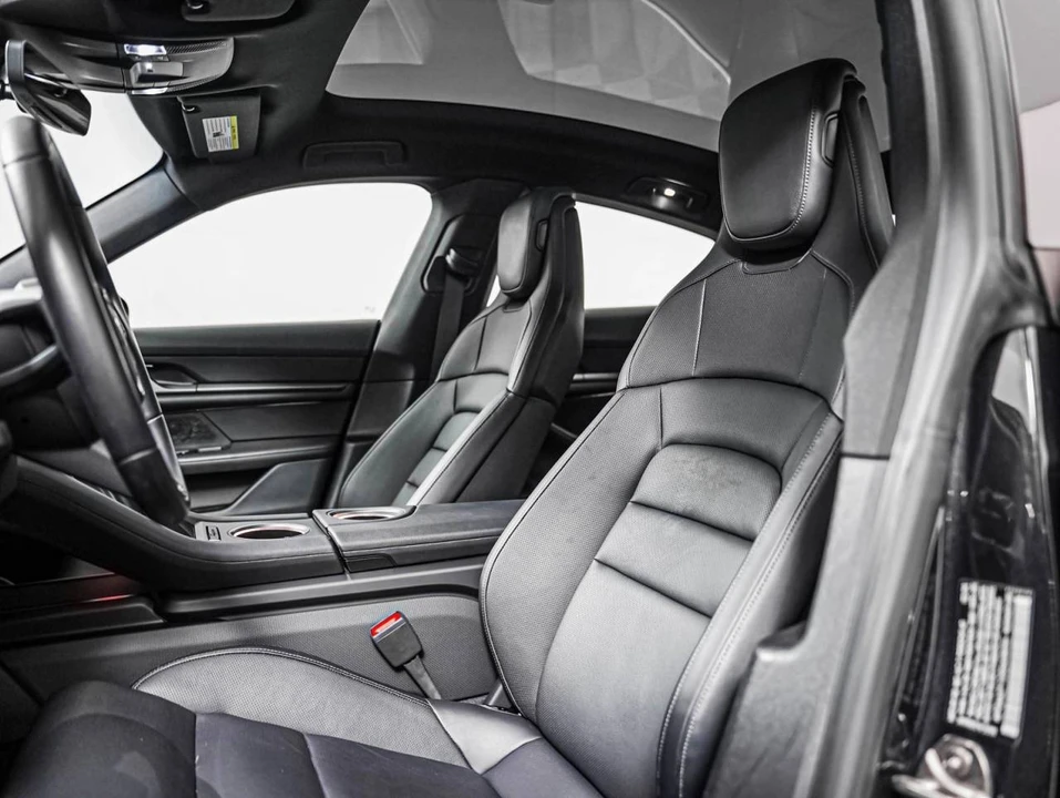 2025 Porsche Taycan - Image 5 of 5