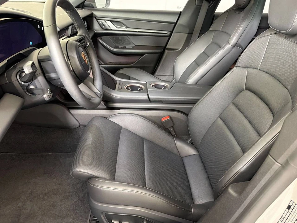 2025 Porsche Taycan - Image 5 of 5