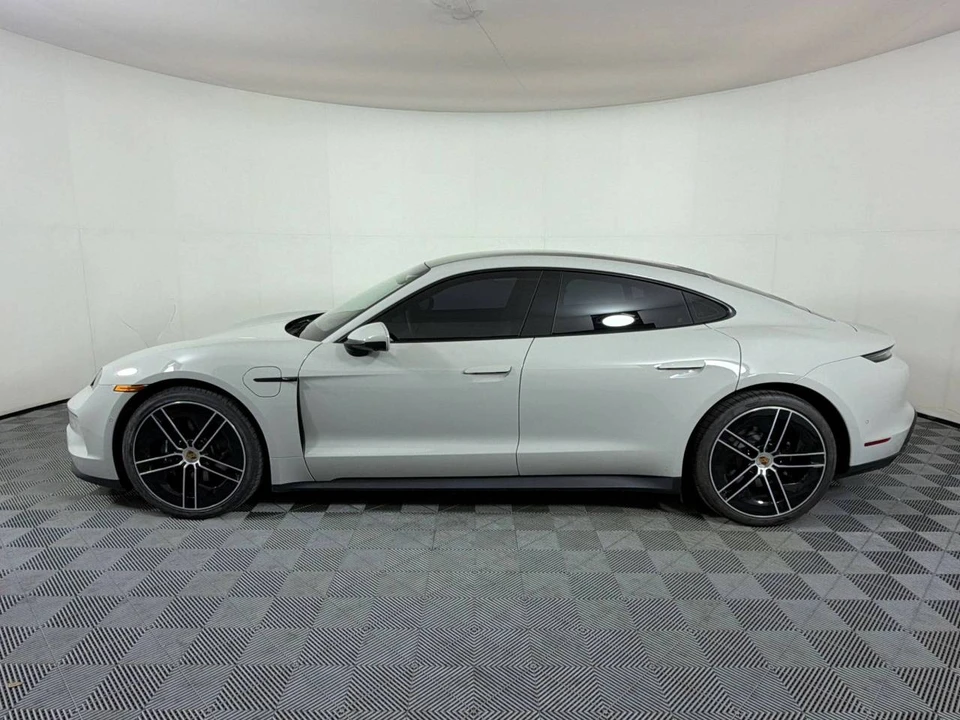 2025 Porsche Taycan - Image 2 of 5