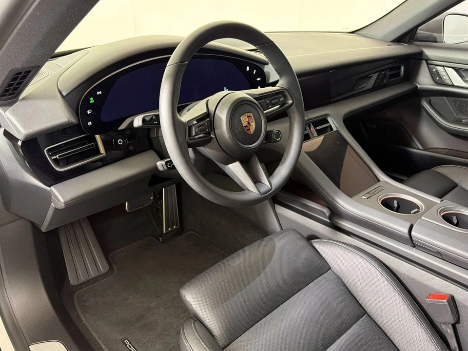 2025 Porsche Taycan - Image 4 of 5