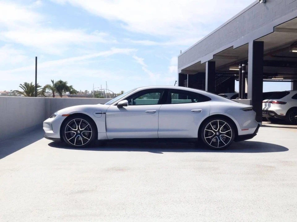 2025 Porsche Taycan - Image 2 of 4