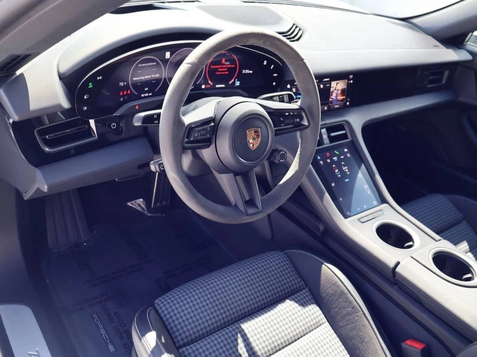2025 Porsche Taycan - Image 4 of 4