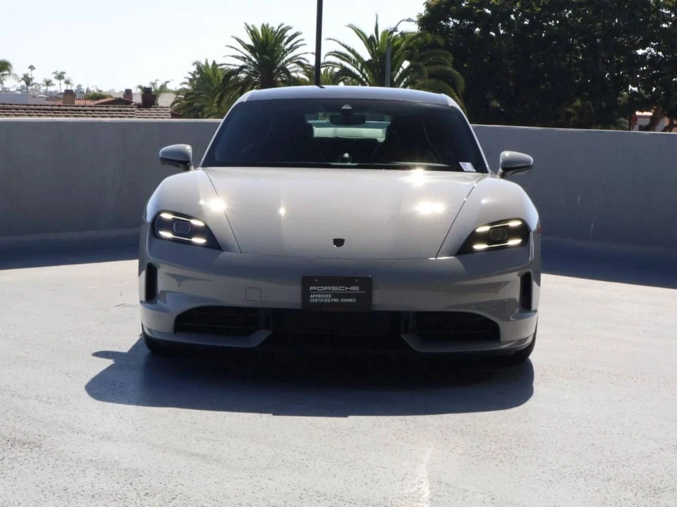 2025 Porsche Taycan - Image 5 of 5
