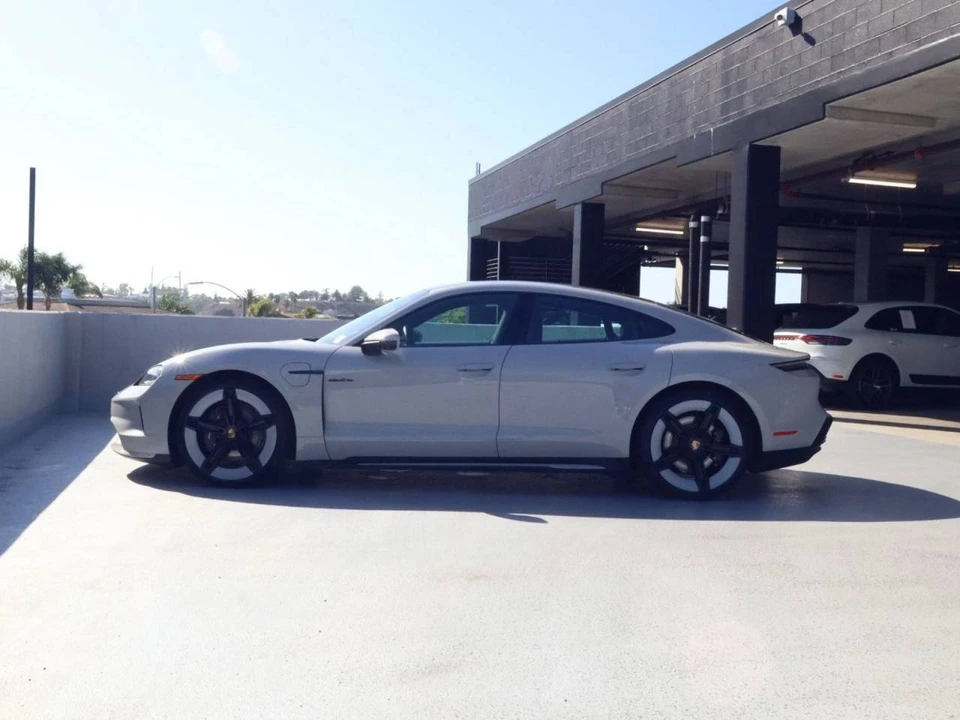 2025 Porsche Taycan - Image 2 of 5