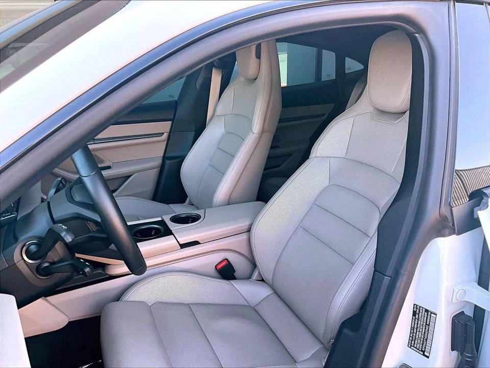 2025 Porsche Taycan - Image 5 of 5