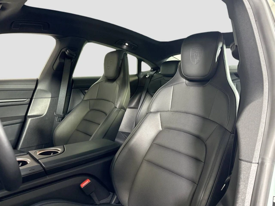 2025 Porsche Taycan - Image 5 of 5