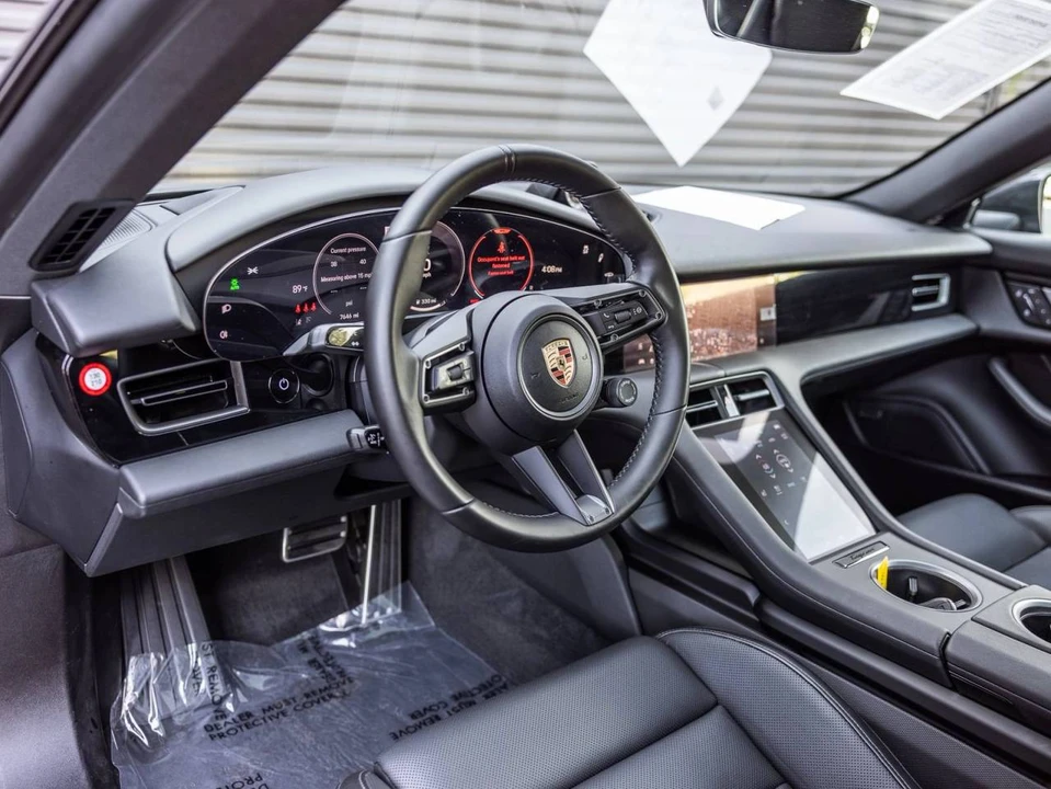 2025 Porsche Taycan - Image 4 of 4