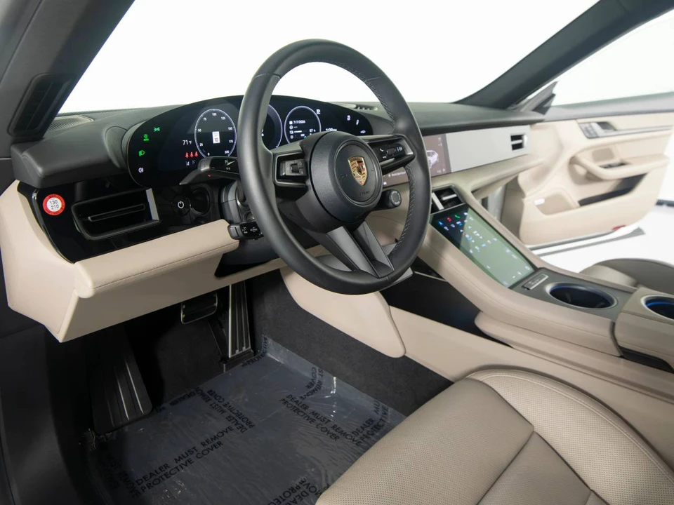 2025 Porsche Taycan - Image 4 of 5