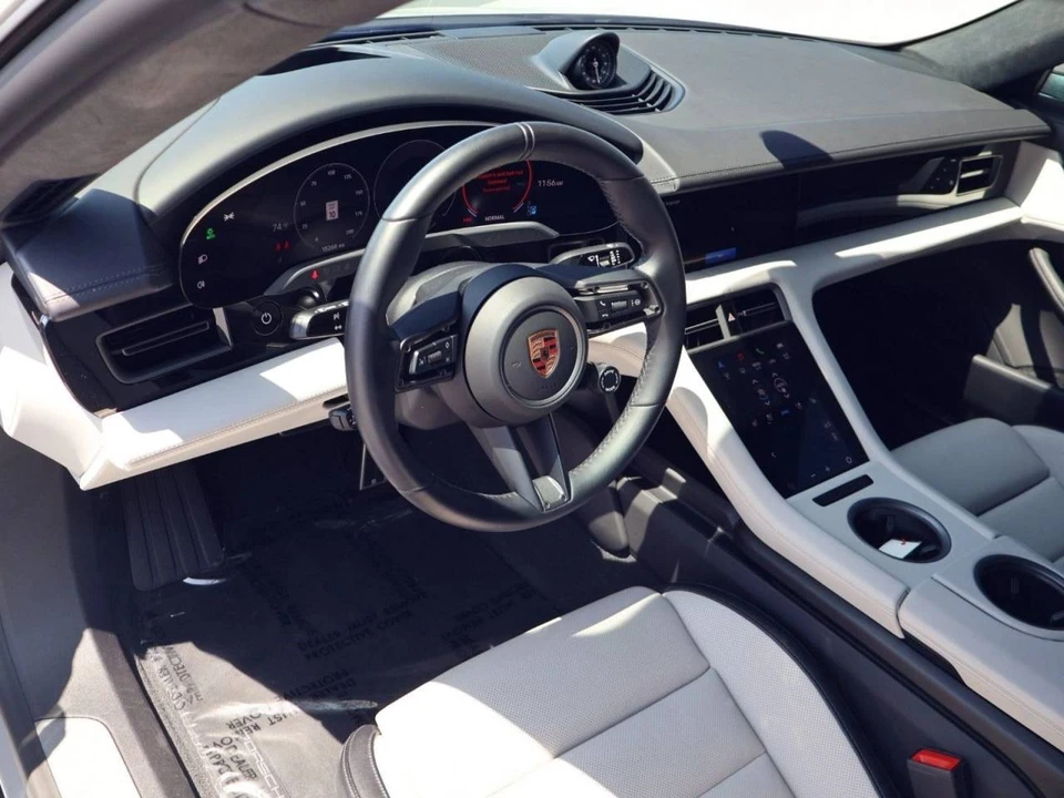 2025 Porsche Taycan - Image 4 of 5