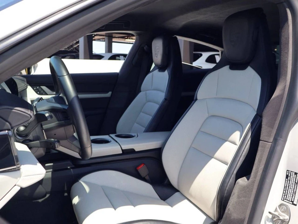 2025 Porsche Taycan - Image 5 of 5