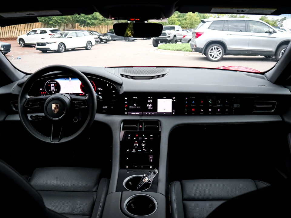2025 Porsche Taycan - Image 27 of 31