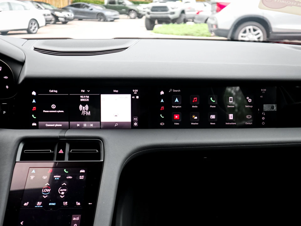 2025 Porsche Taycan - Image 28 of 31