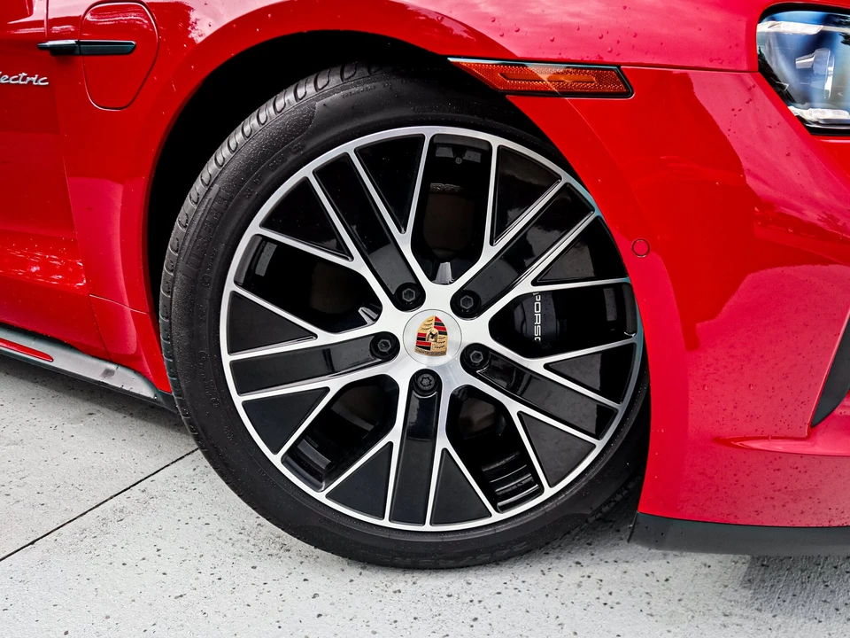 2025 Porsche Taycan - Image 13 of 31