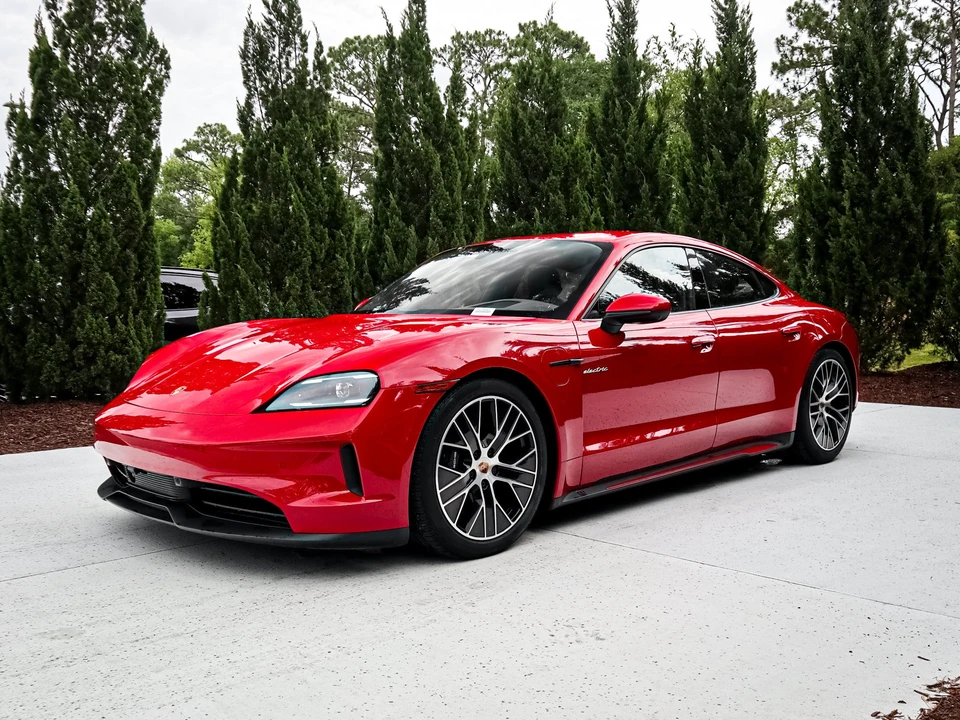 2025 Porsche Taycan - Image 7 of 31