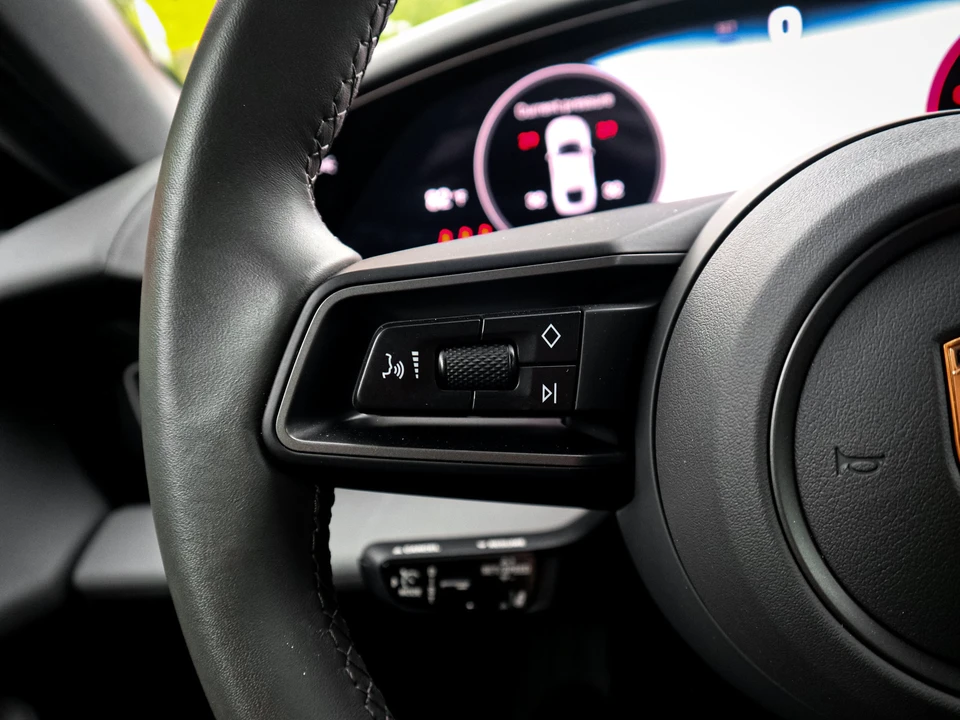2025 Porsche Taycan - Image 19 of 31