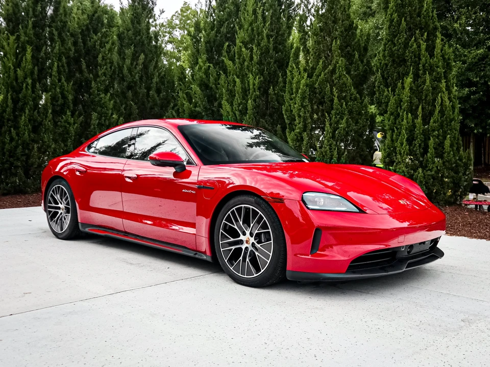 2025 Porsche Taycan - Image 11 of 31