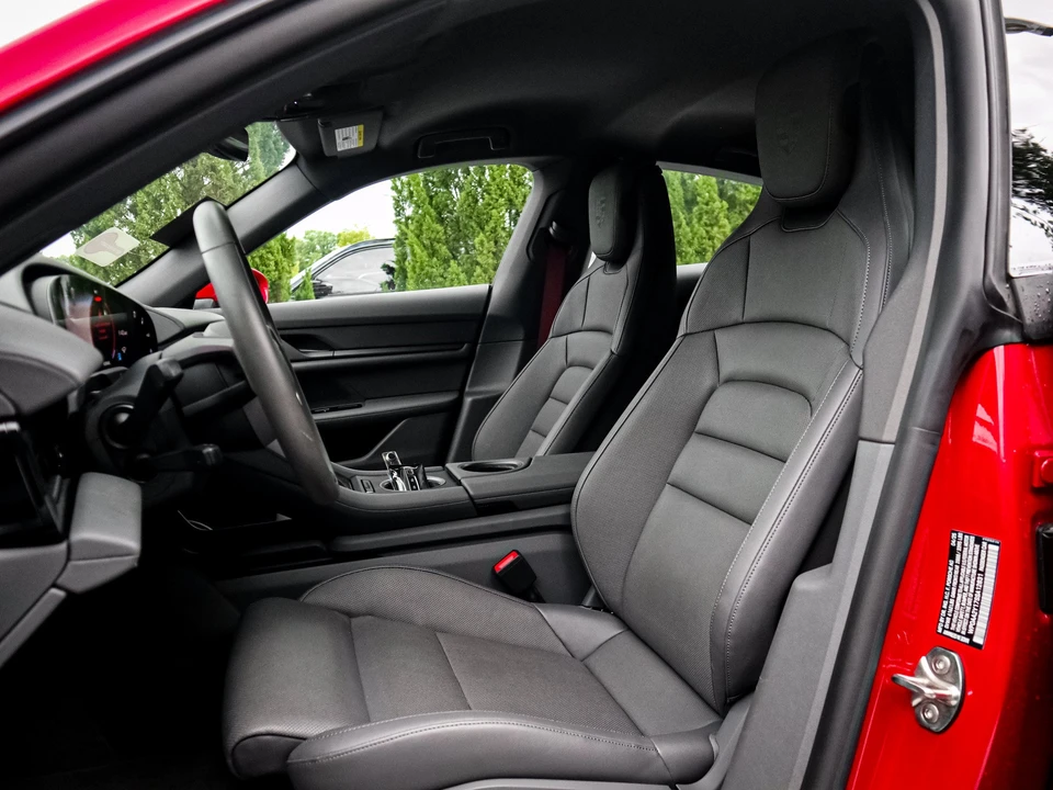 2025 Porsche Taycan - Image 17 of 31