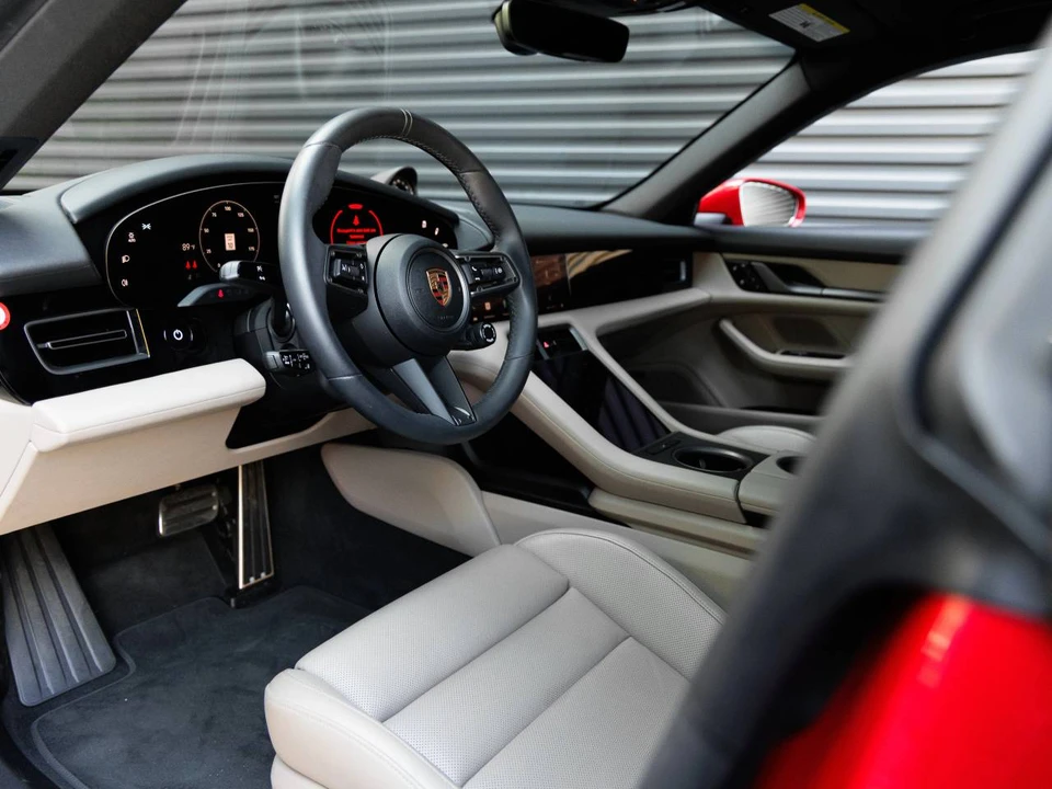 2025 Porsche Taycan - Image 4 of 5