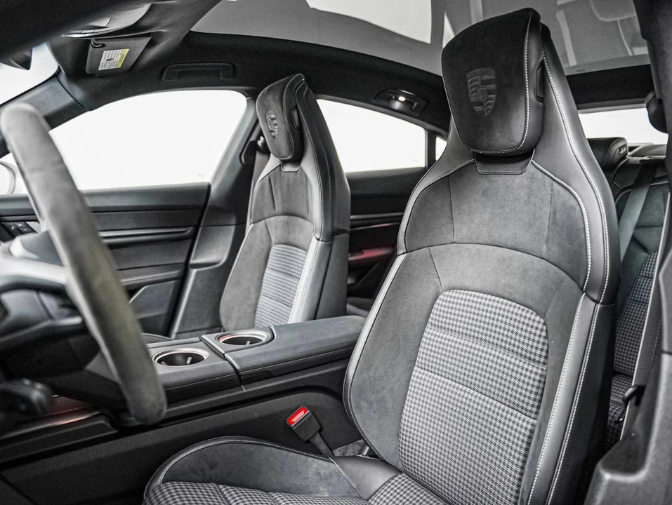 2025 Porsche Taycan - Image 5 of 5