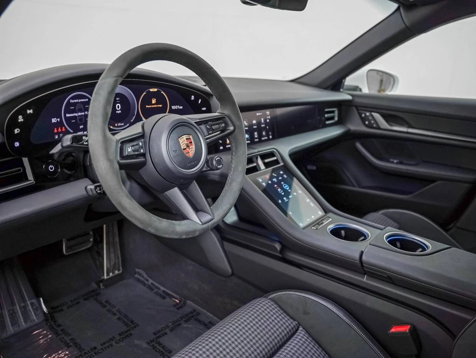 2025 Porsche Taycan - Image 4 of 5