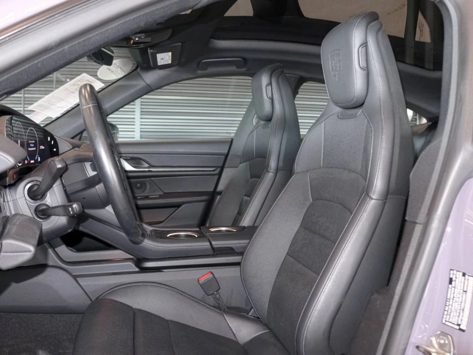 2025 Porsche Taycan - Image 5 of 5