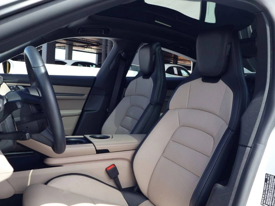 2025 Porsche Taycan - Image 5 of 5