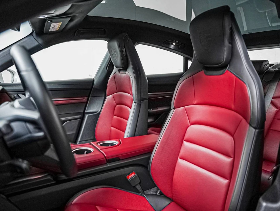 2025 Porsche Taycan - Image 5 of 5