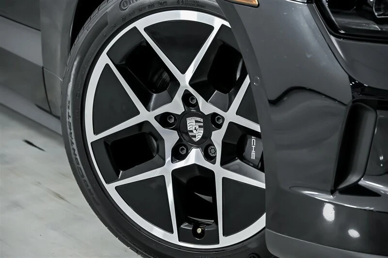 2025 Porsche Taycan - Image 4 of 21